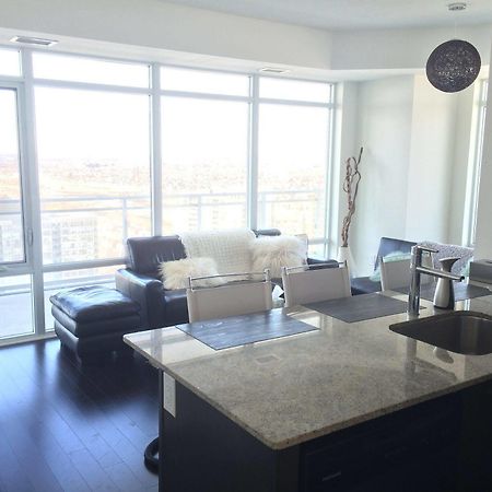 Square One Fully Furnished Suite Миссиссага Экстерьер фото