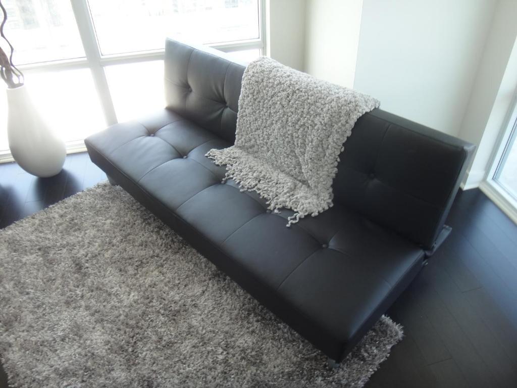 Square One Fully Furnished Suite Миссиссага Экстерьер фото