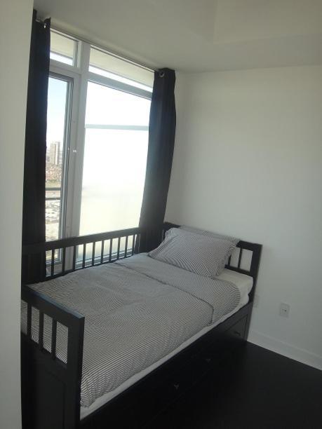 Square One Fully Furnished Suite Миссиссага Экстерьер фото