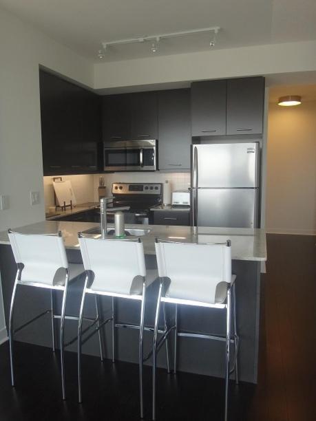 Square One Fully Furnished Suite Миссиссага Экстерьер фото
