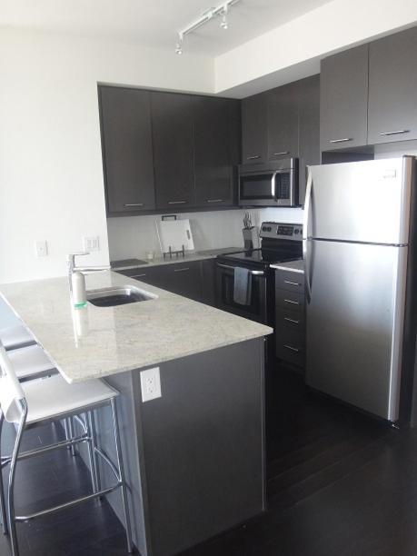 Square One Fully Furnished Suite Миссиссага Экстерьер фото