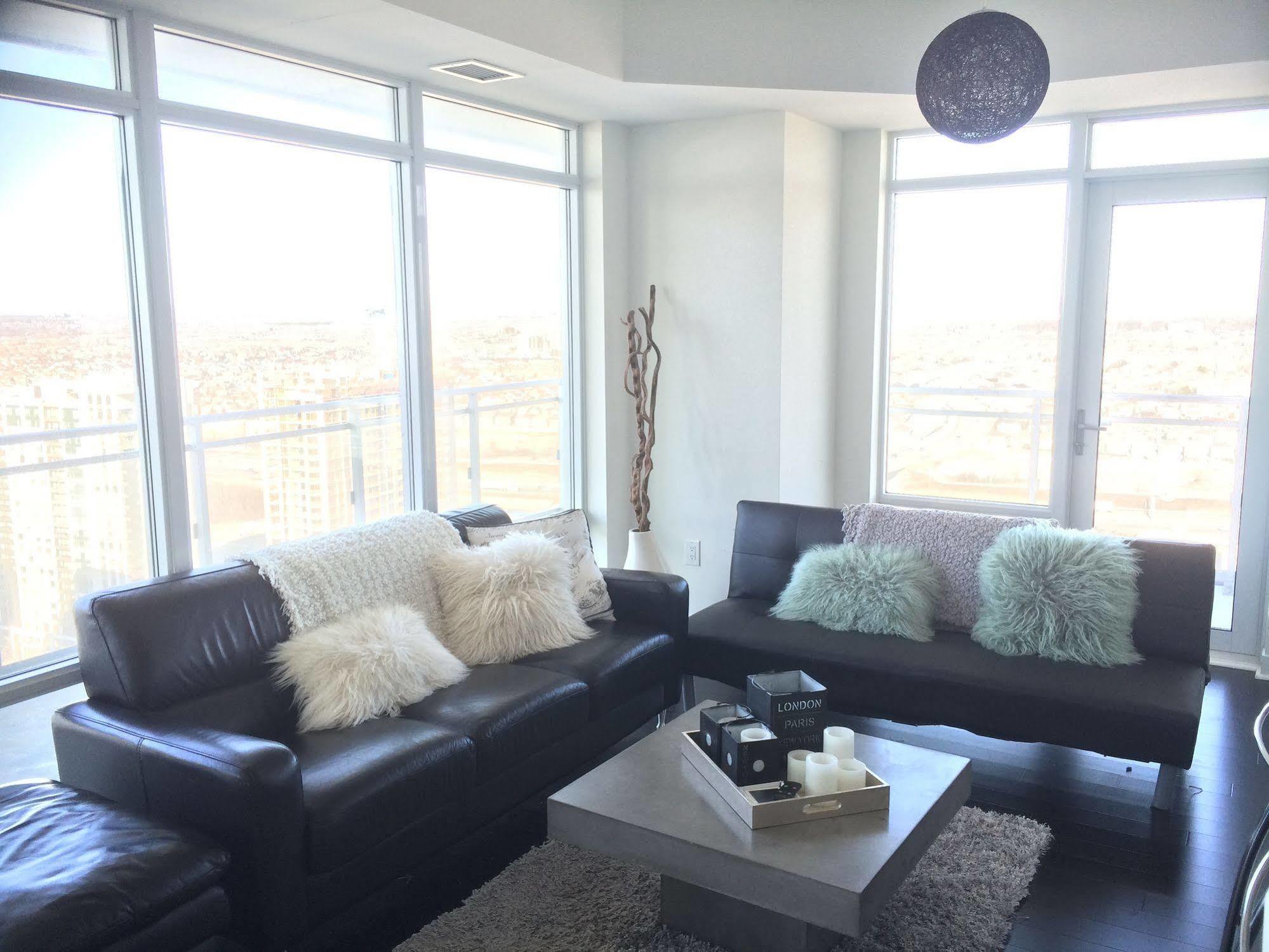 Square One Fully Furnished Suite Миссиссага Экстерьер фото